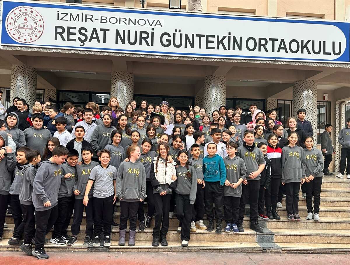 hastalığı nedeniyle emekli olan öğretmene duygusal uğurlama