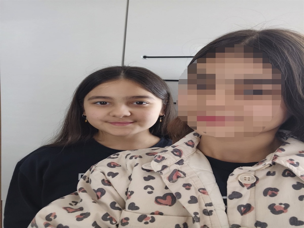 Anneleri Tarafından Bilekleri Ke