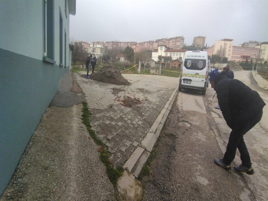 Başından Vurulmuş Halde Bulundu,-1