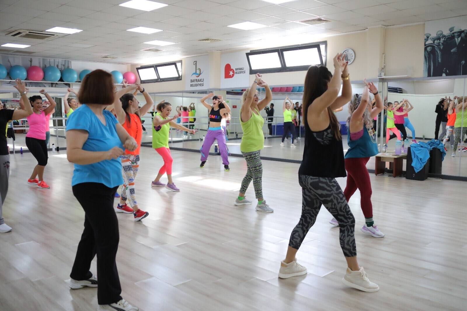 Bayraklı zumba dersleri