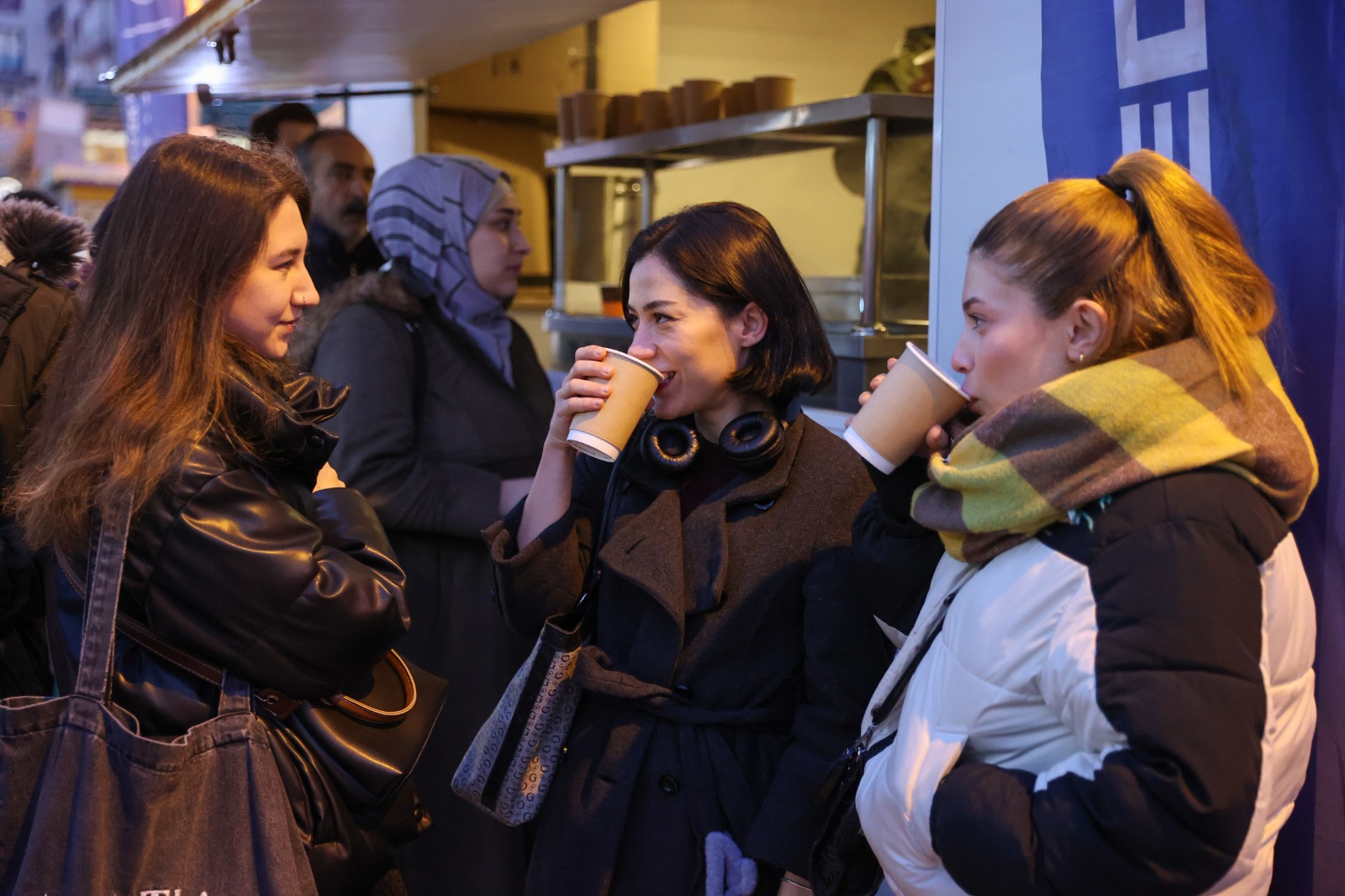 Buca sıcak çorba ikram aracı