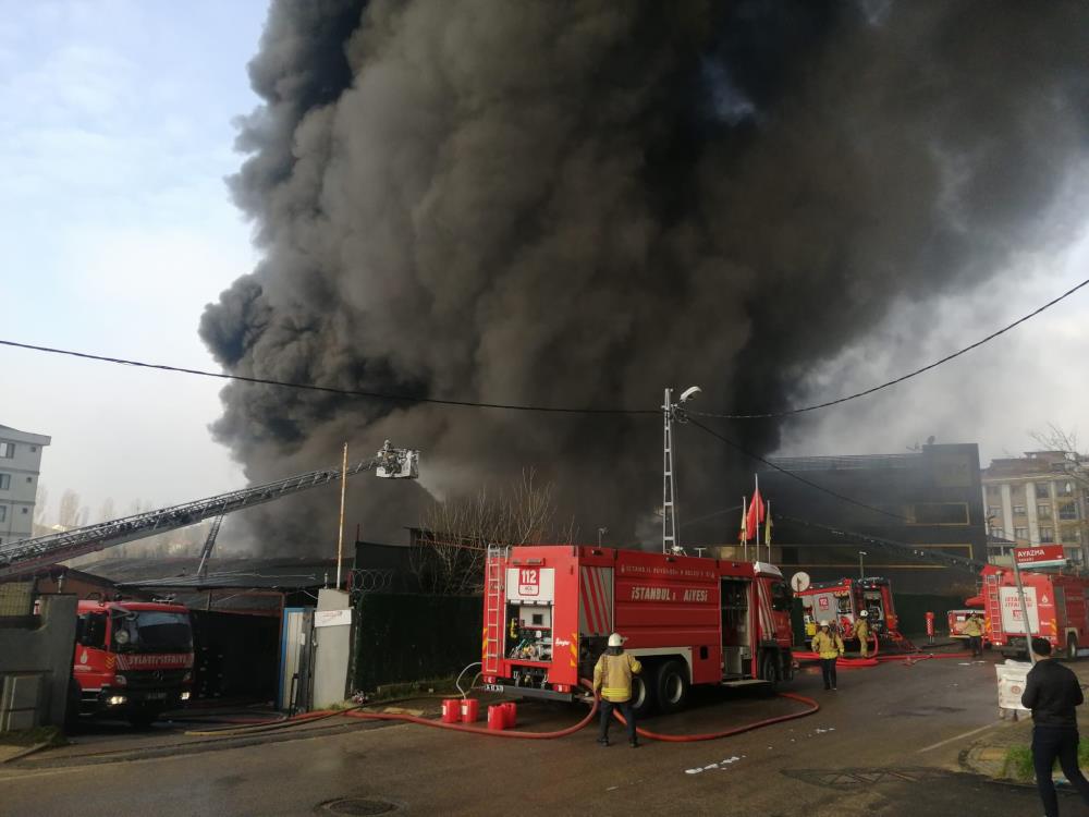 Çevre ilçelerden itfaiye ekipleri olay yerine sevk edildi