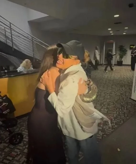 O onları sosyal medyada paylaştı