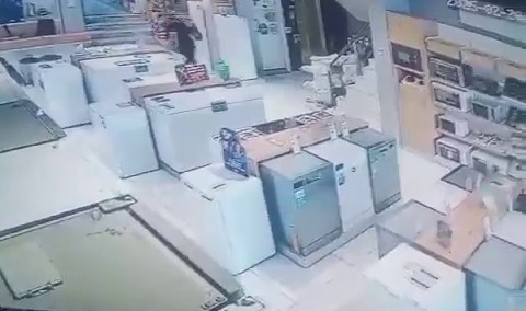 Deprem Anı Kameralara Yansıdı