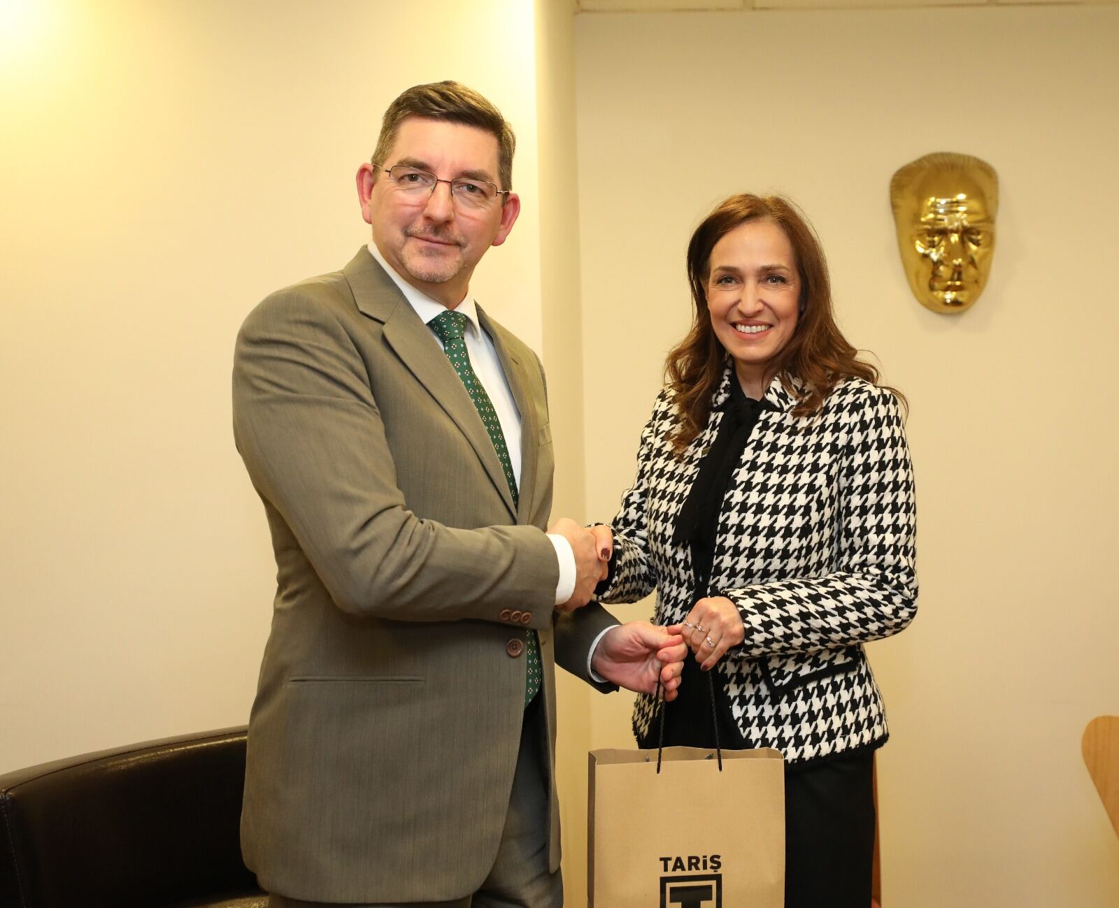  Ege Bölgesi Slovenya Fahri Konsolosluğu