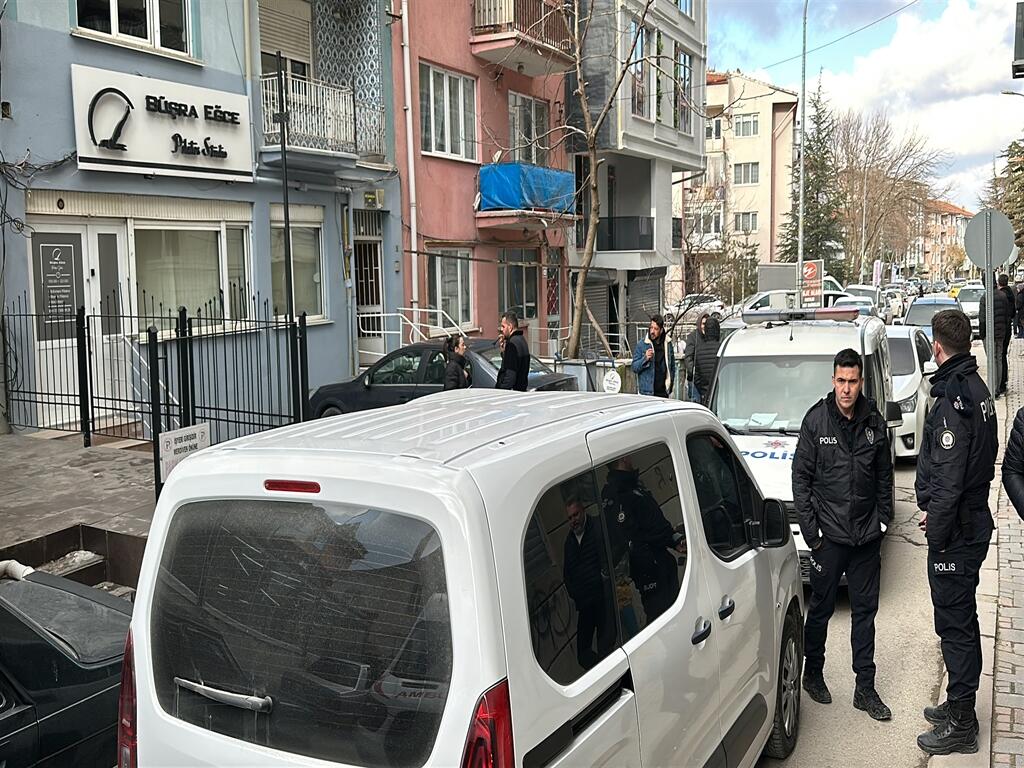 Eşini Tornavidayla 18 Yerinden Y