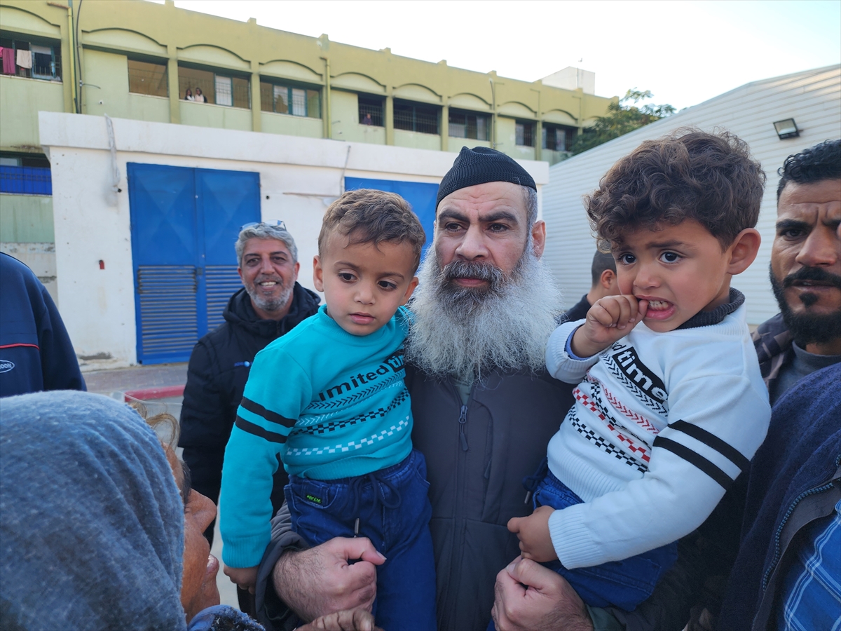 Filistinli esirler ailelerine kavuşmanın mutluluğunu yaşadı.