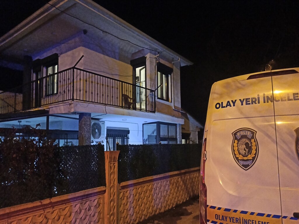 Fırat'ın Acılı Babası, Kendini A