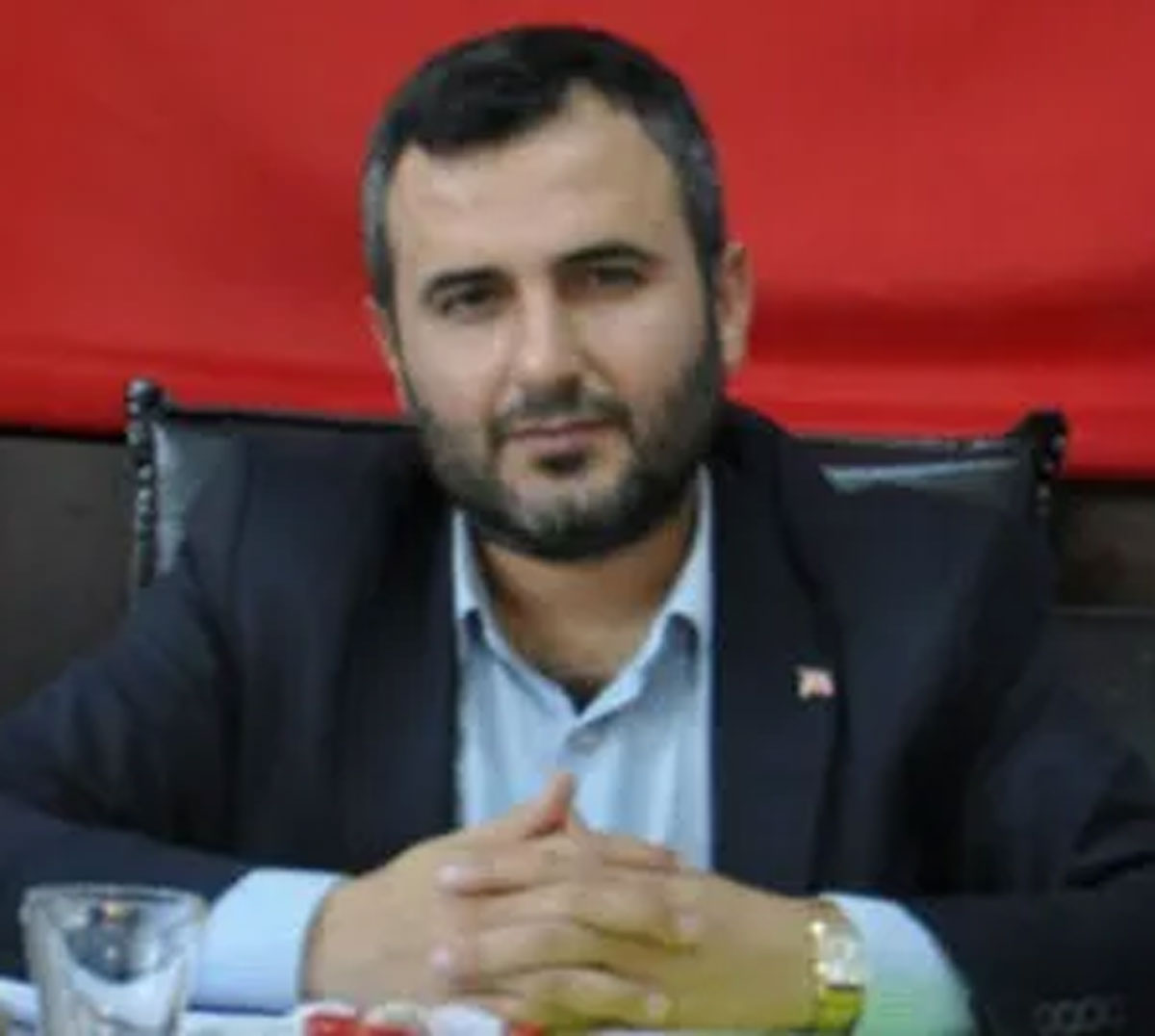 Kendi getirdiği müdürü de aldı