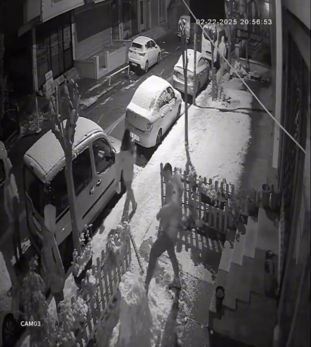 Akşam saatlerinde hırsızlar geldi