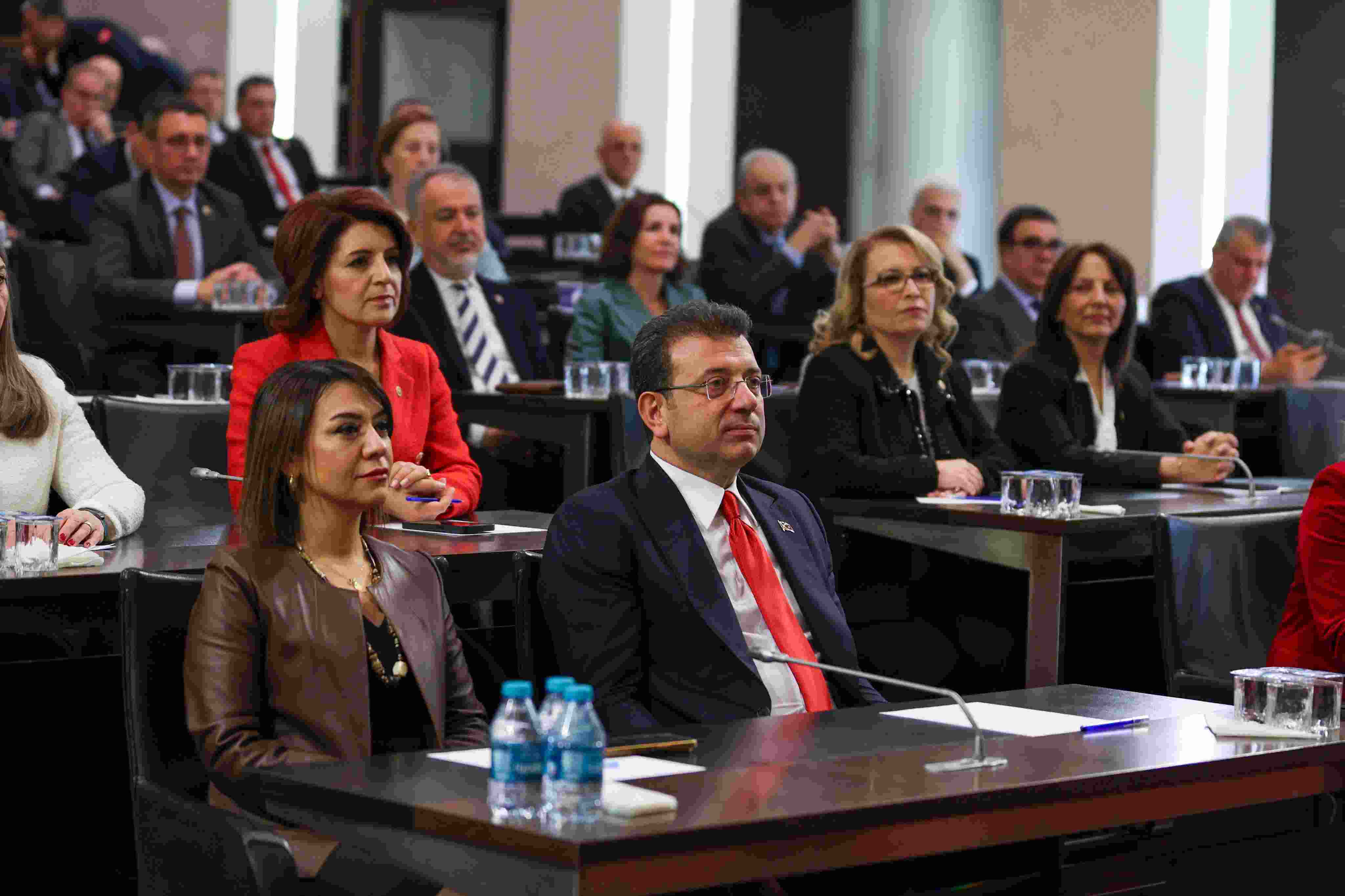 Kapalı grup toplantısına Ekrem İmamoğlu da katıldı.