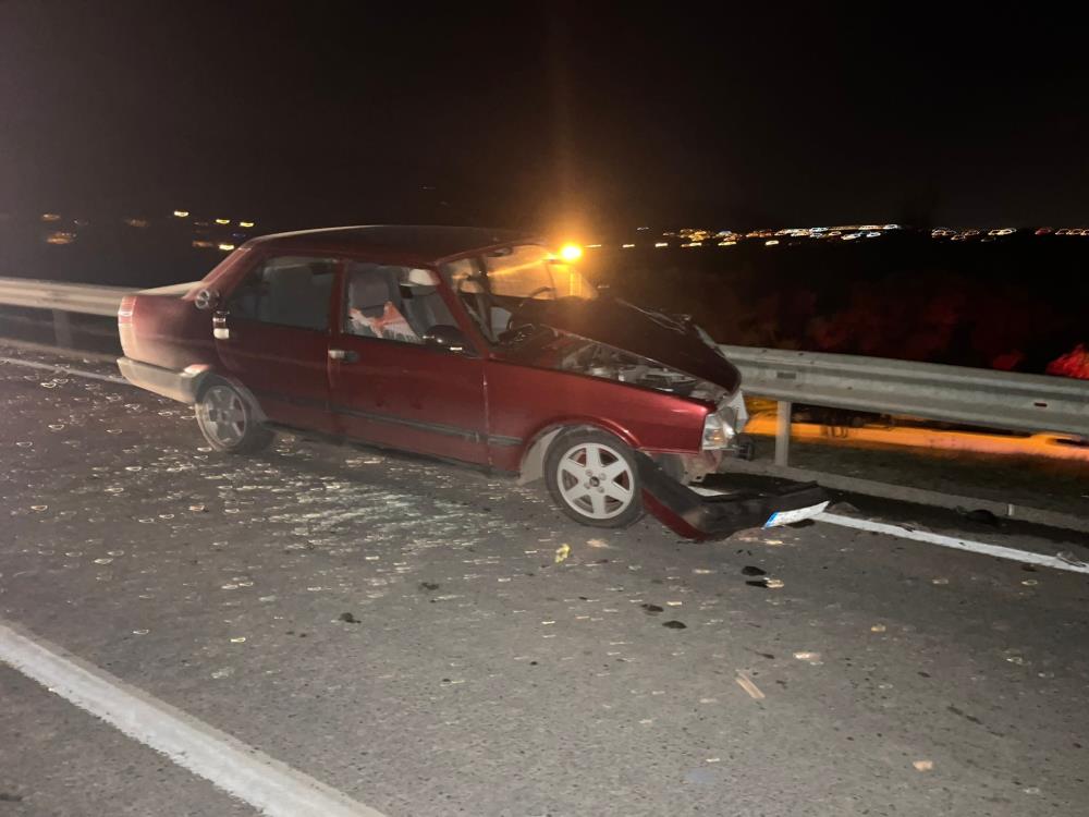 Sürücü kaçtı, araçtaki yolcu yaralandı