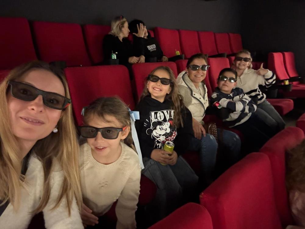 İzmir'de Ekrandan Uzaklaşıp Öğretici Aktiviteler Yapan Veliler