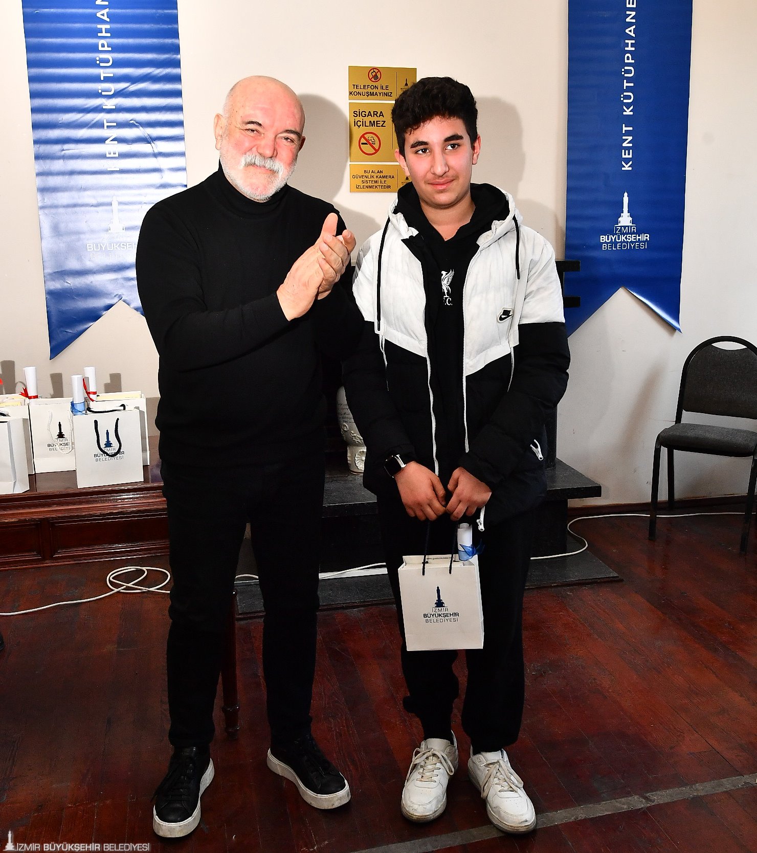 İzmir’in Kitap Kurtlarına Ercan Kesal’lı Sürpriz (1)-1