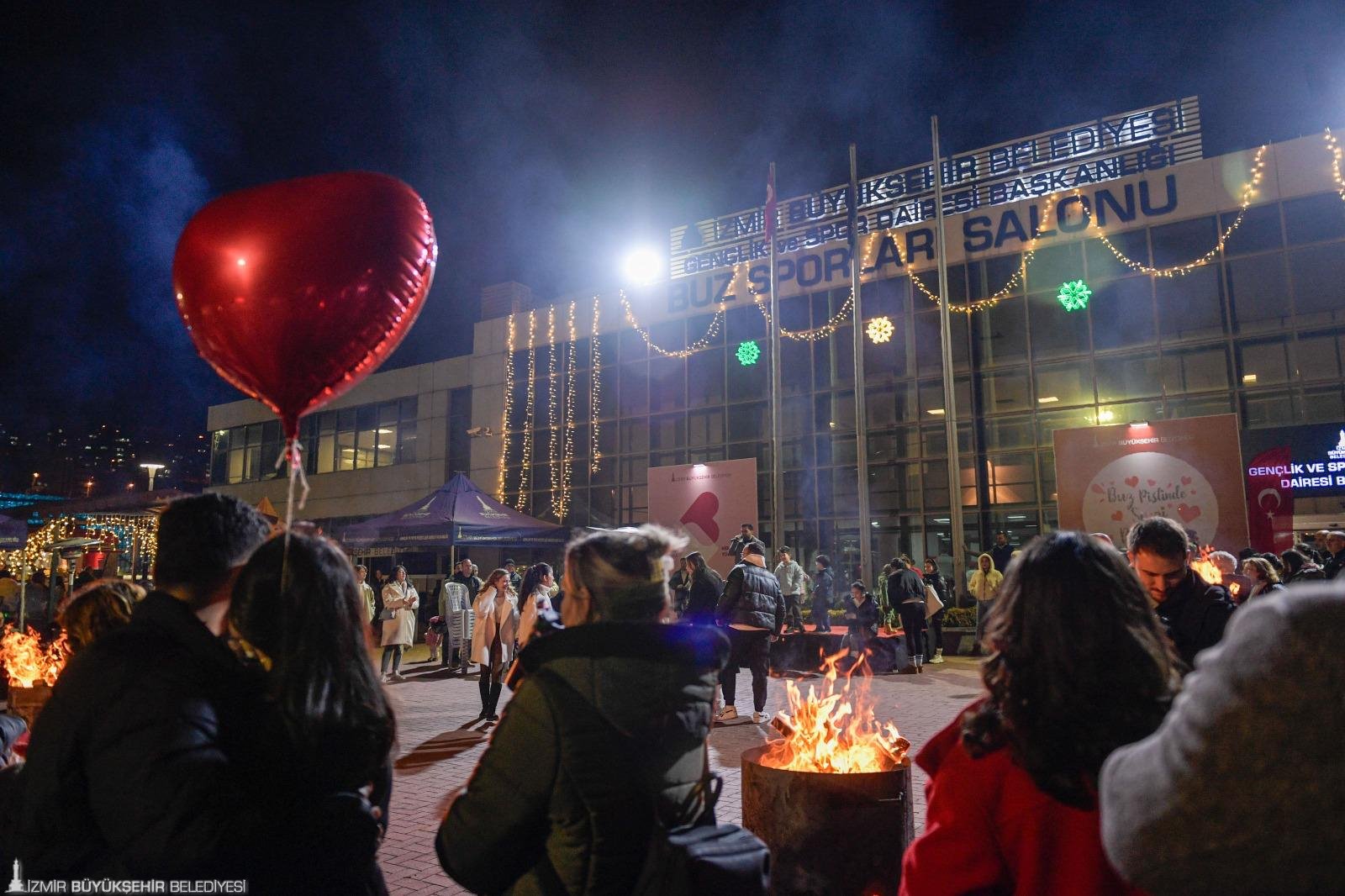 İzmir'in Sevgisi Buzu Eritti (4)