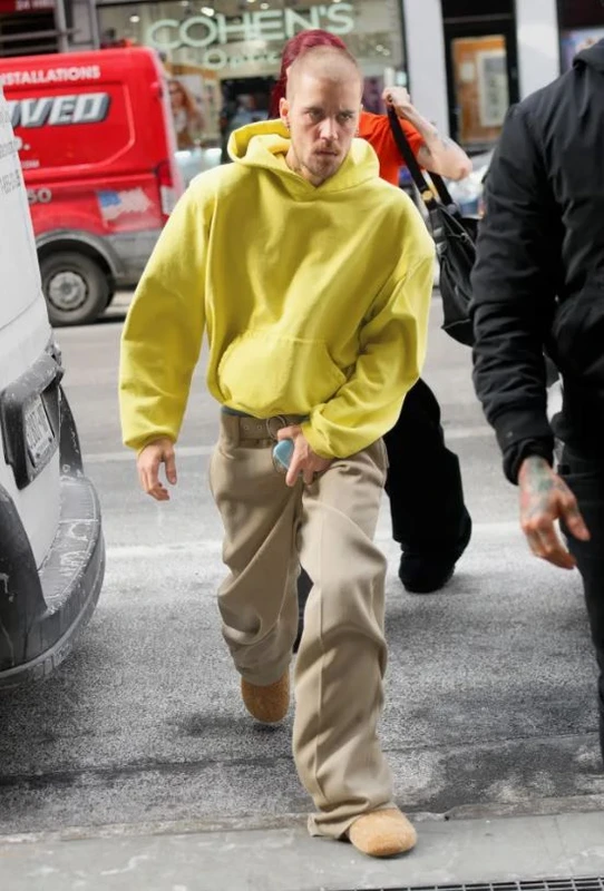 Bazı hayranları, Bieber’ın son görüntüsünü endişe verici bularak psikolojik durumu hakkında çeşitli spekülasyonlar yapıldı.