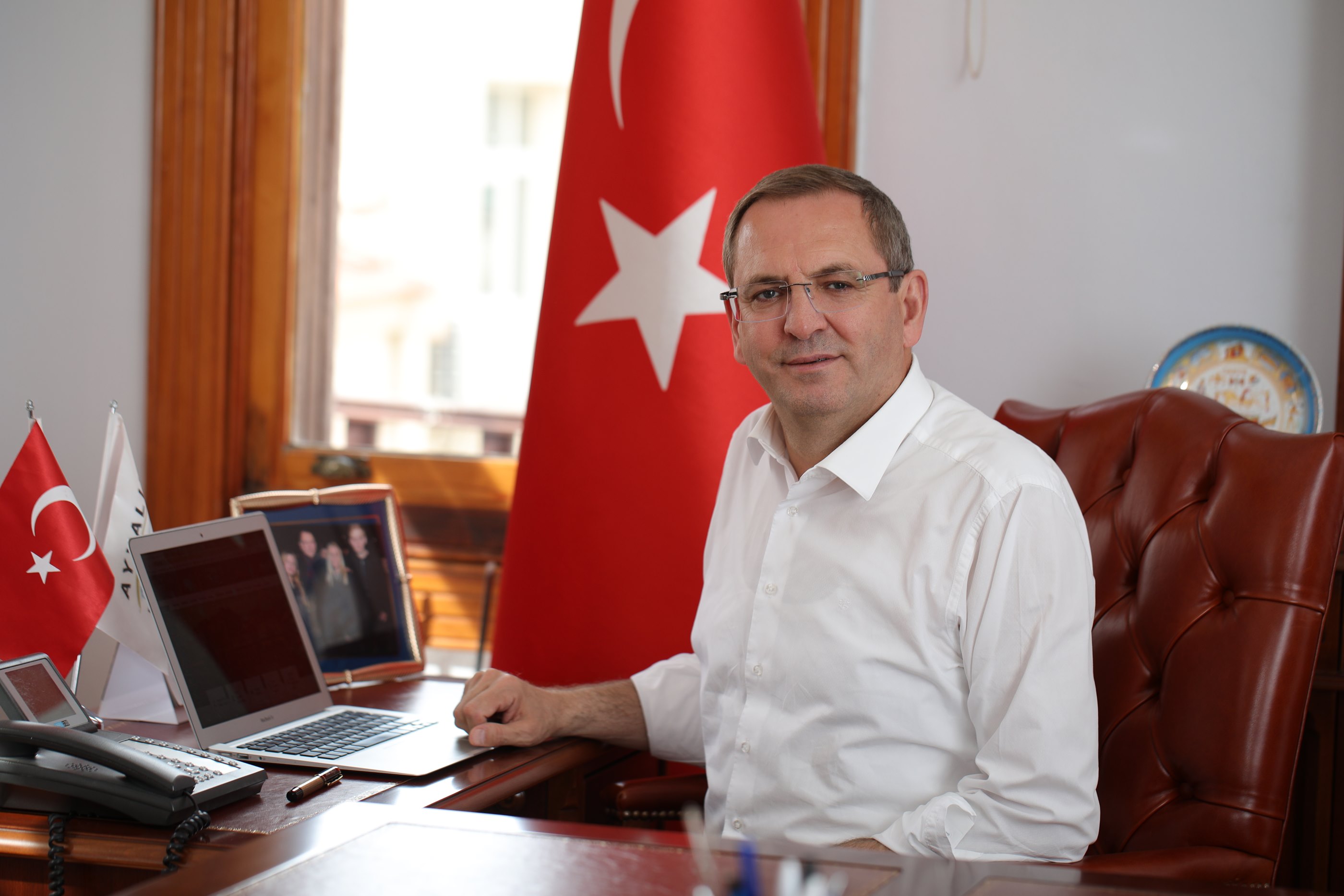 Kent Dışında Eğitim Gören 140 Ayvalıklı Öğrenciye 1500 Türk Lirası Burs Desteği (1)