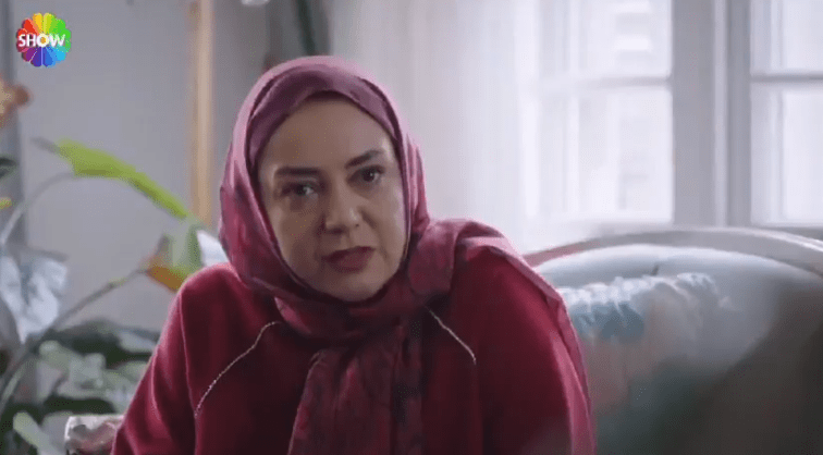 Pembe karakteri, köpeklerin evde olmasının “hastalık bulaşabileceğini” ifade etti.