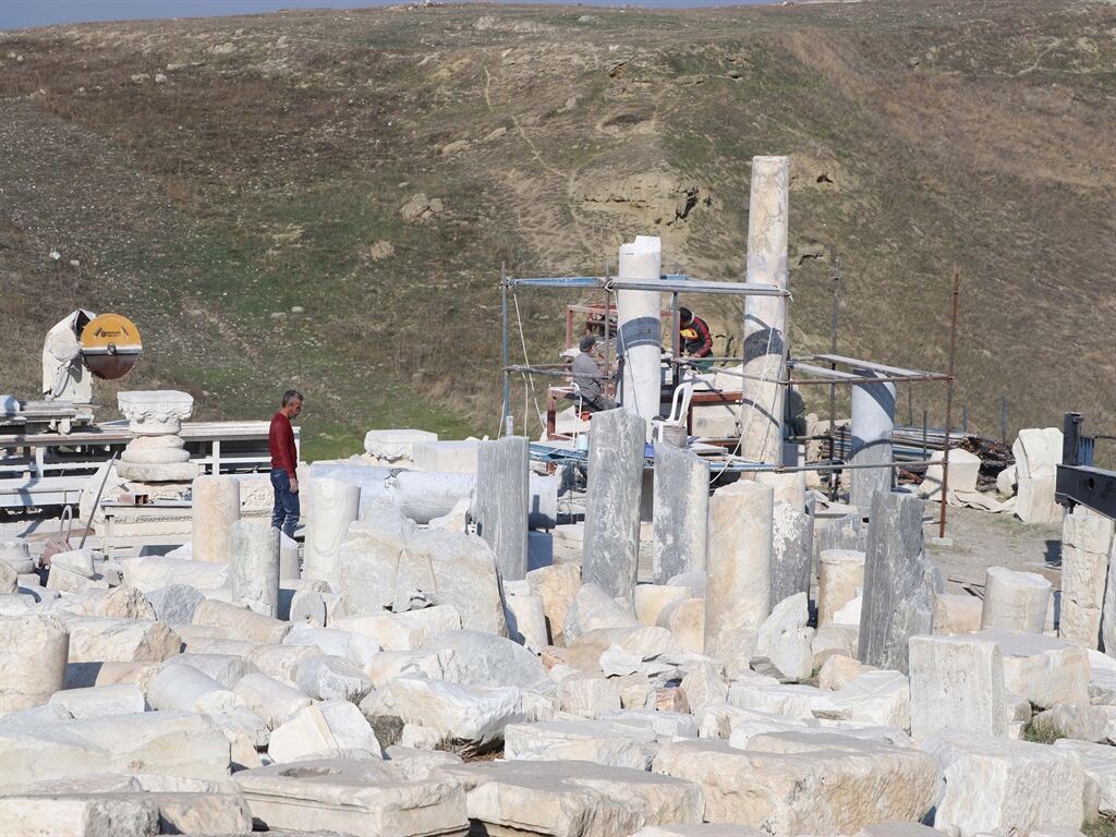 Laodikya'nın Depremlerle Yıkılan