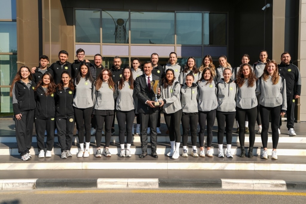 Manisa Büyükşehir Belediyespor Voleybol Takımı
