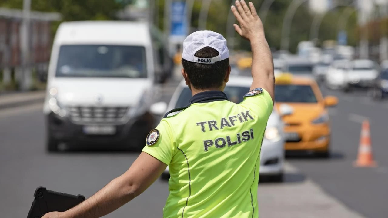 Trafik denetimlerinde kurallara uymayan 113 araç trafikten men edildi