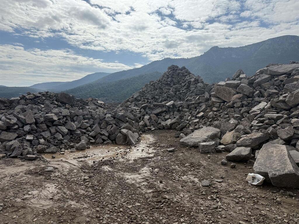 Mera Alanına Kaçak Taş Kırma Ve (1)