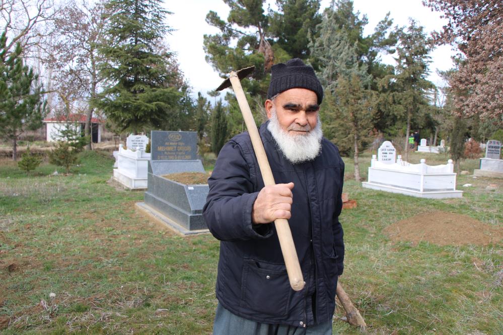 Köy muhtarı: "Ahmet dede, herkesin yardımcısıdır"