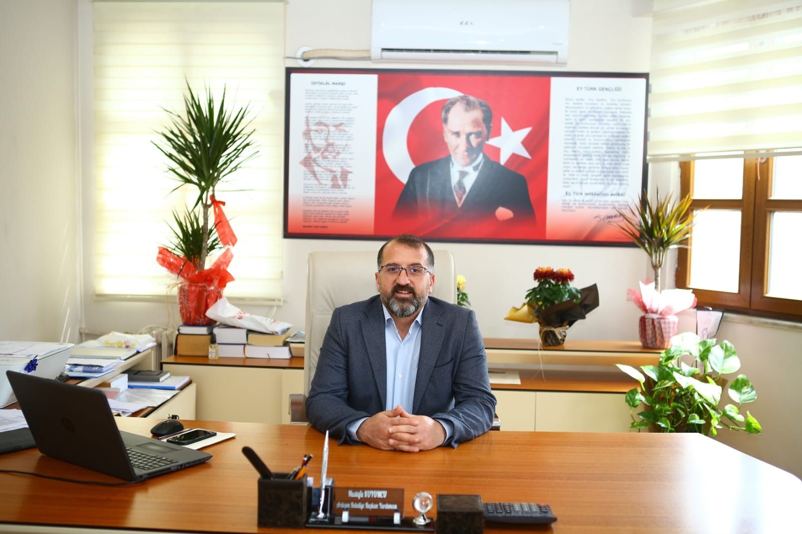 Tesis içinde saldırıya uğradılar