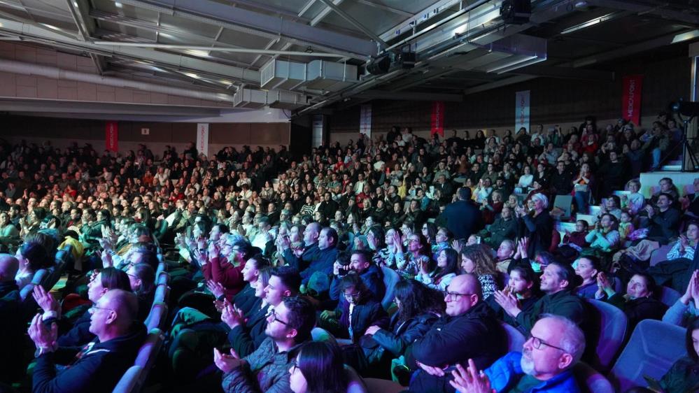 Nakil Hastaları Ve Sağlık Çalışanlarından Sahnede Birlikte Performans