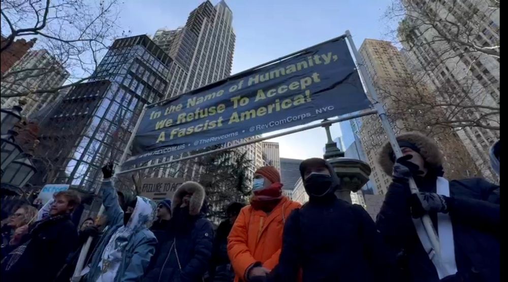 Protestocular New York'ta belediye binası önünde toplandı.