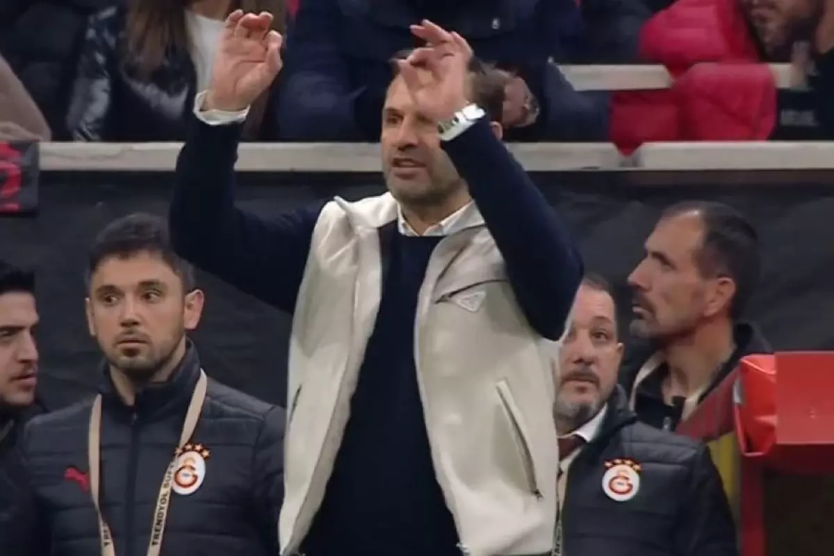 Okan Buruk Maçtaki Işaret