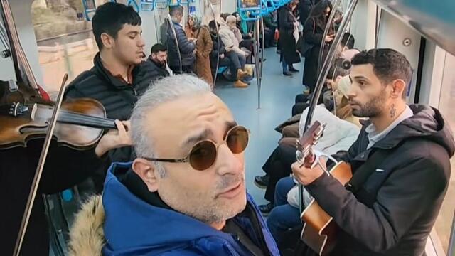 Şarkıyla Yolculuğu Neşelendirdi