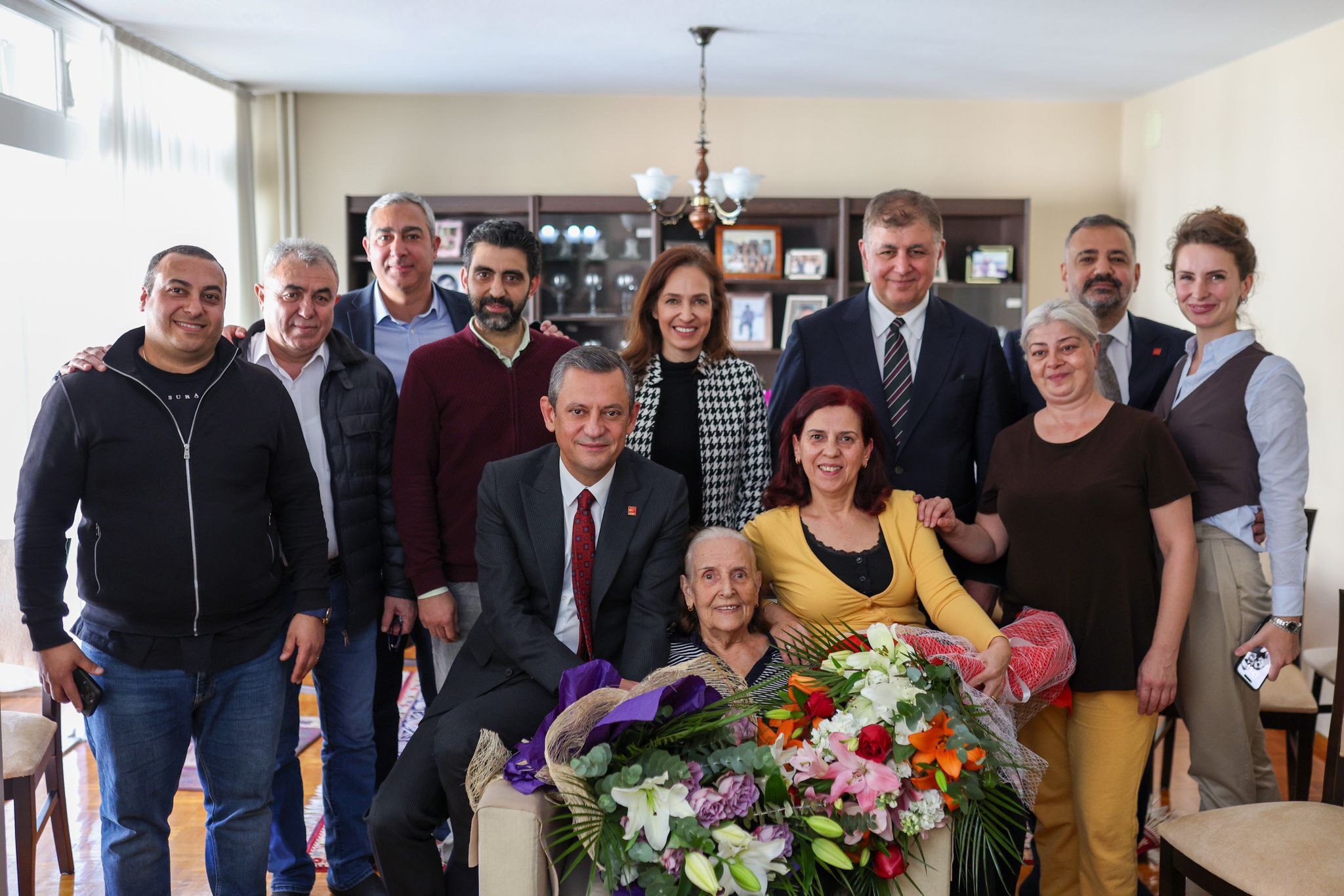 Özgür Özel ziyaret etti