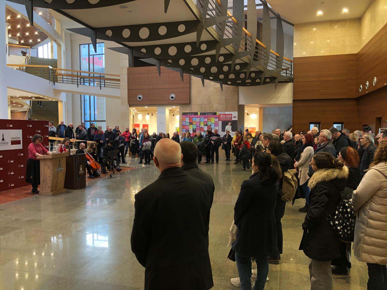 Sadece Sevgi Yaratır sergisi