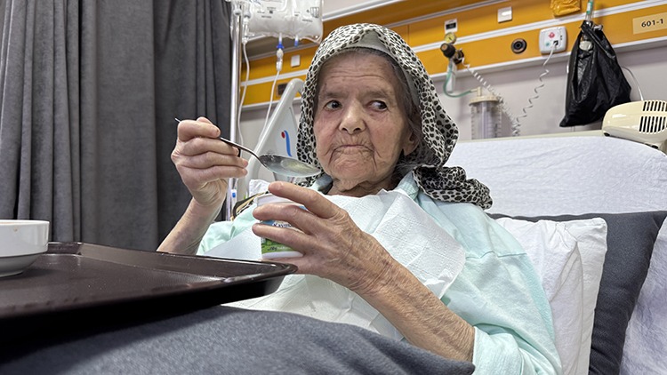 Karın ağrısı ve kusma şikayeti ile gitmişti