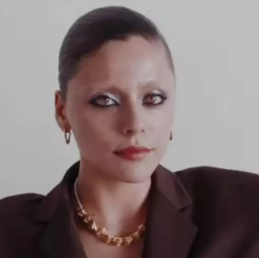 Sıla Türkoğlu Kaşlarını Boyattı