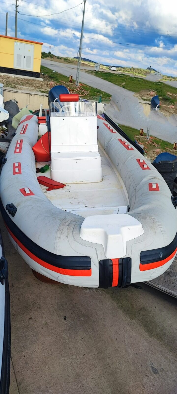 Terk Edilmiş Lastik Bot (1)