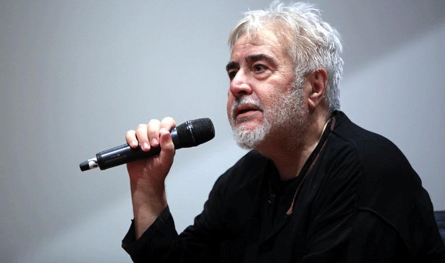 Uğur Yücel kimdir?