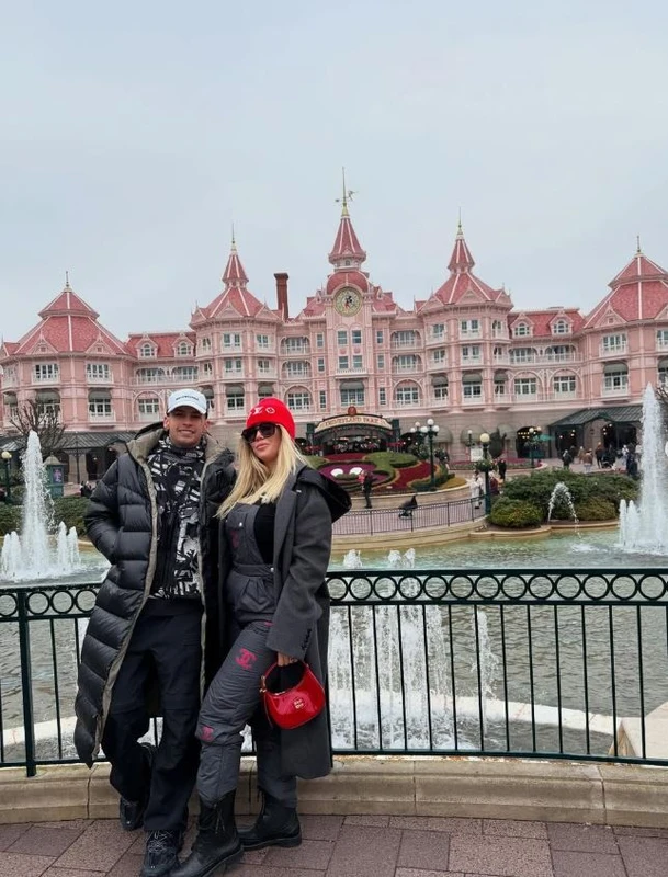 Geçtiğimiz ay, genç sevgilisiyle ilişkisini sonlandırdığını açıklayan Nara, daha sonra ayrılığa uzun süre dayanamayarak ilişkisinde yeni bir şans vermişti.