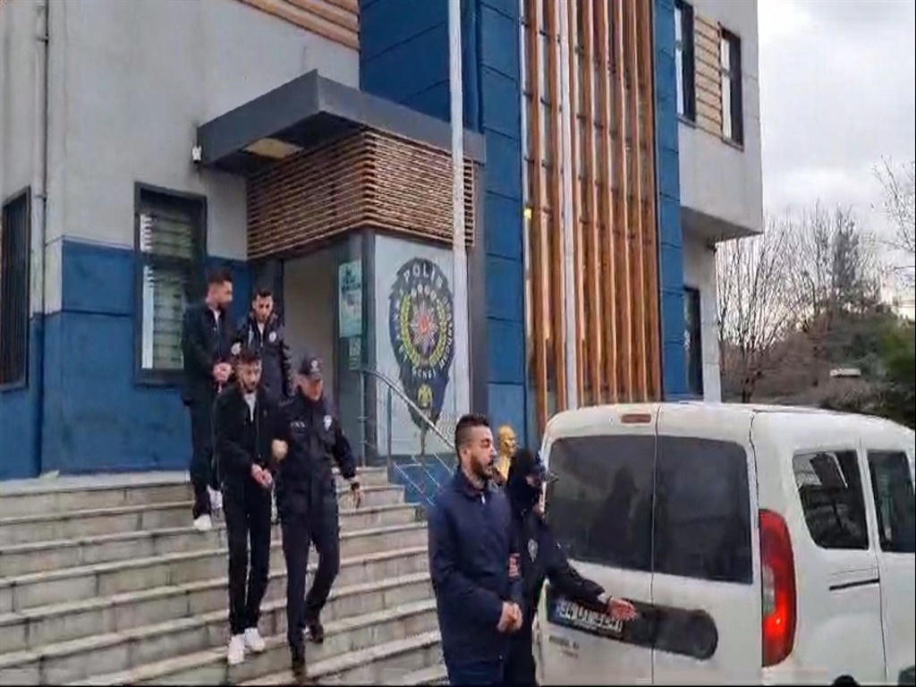 Yol Kesen Magandalar