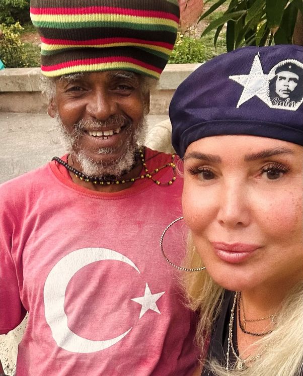 "Küba gezisinden kalanlar" notuyla paylaştı