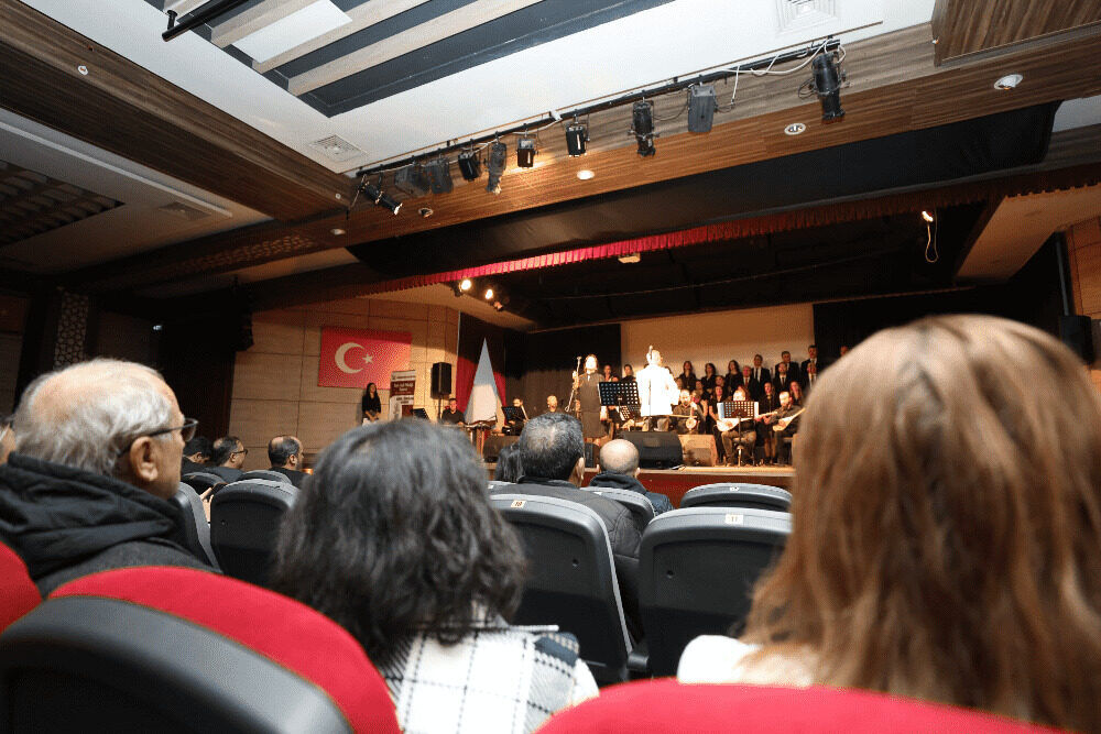 Yunusemre türk halk müziği korosu