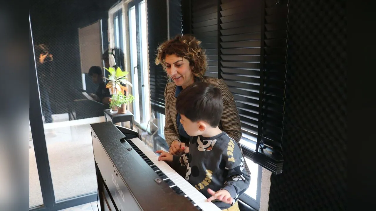 4,5 Yaşındaki Otizmli Lider'in Piyano Yeteneği Izmir