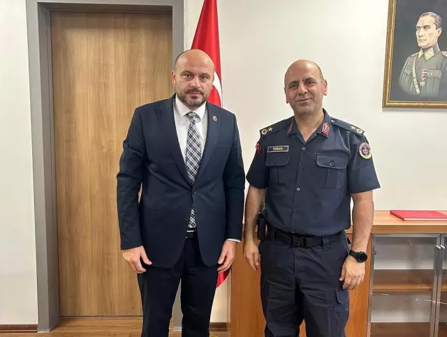 Adnan Oktara Köfte Ekmek Getiren Komutan