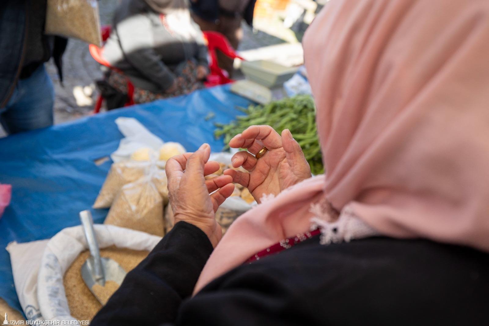Başkan Tugay Kadin Emeği̇ne Deği̇ndi̇ (2)