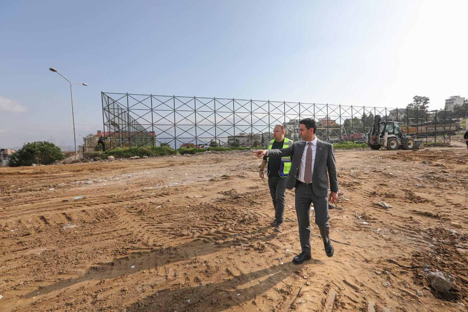 Bayraklı Borsa Futbol Sahası