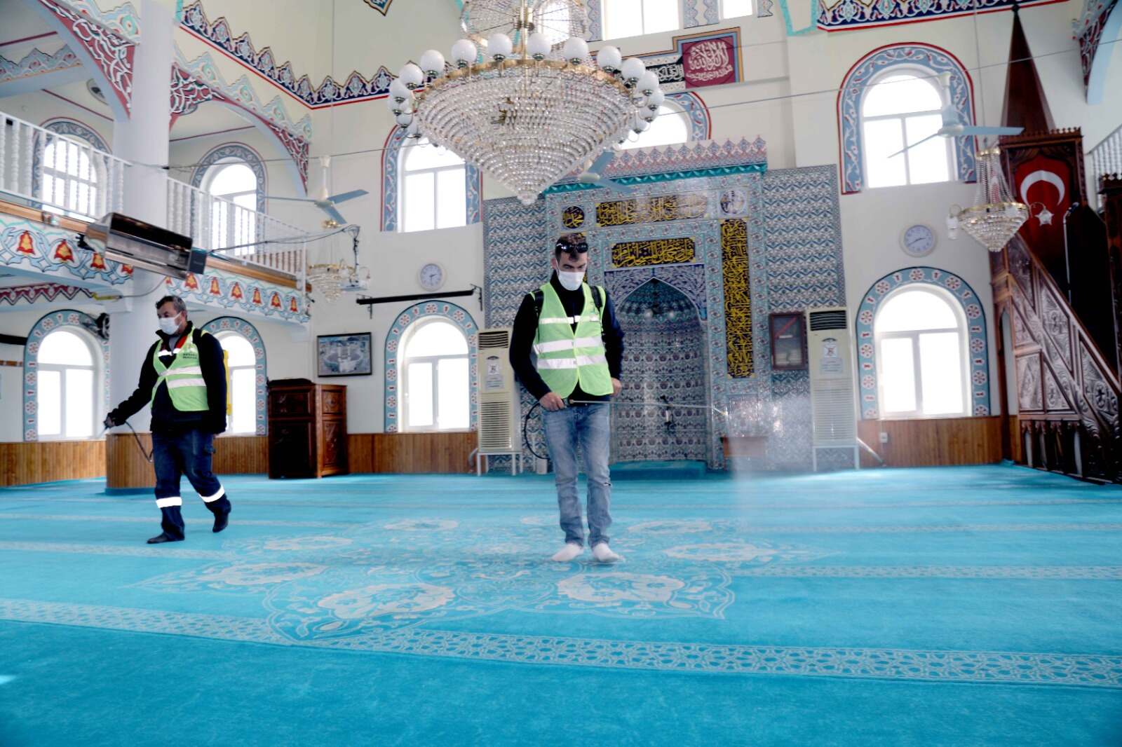 Bayraklı cami dezenfeksiyonu