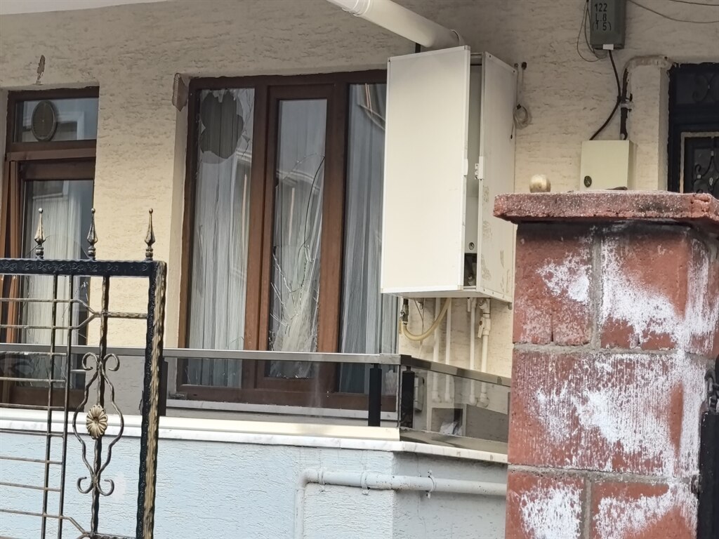 Bıçaklı, Çekiçli, Tüfekli Borç A (1)