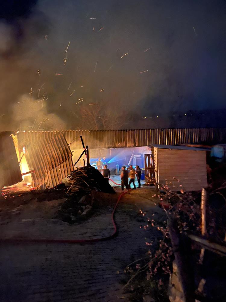 Bursa’da Kereste Imalathanesi Alevlere Teslim