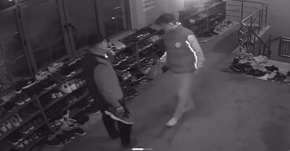 Camide Ayakkabı Hırsızı